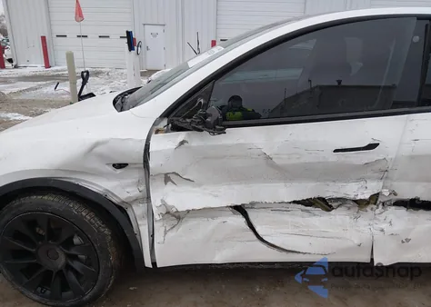 2021 Tesla Model Y Long Range Dual Motor All-Wheel Drive z USA, uszkodzony, nr VIN 5YJYGDEE4MF092621